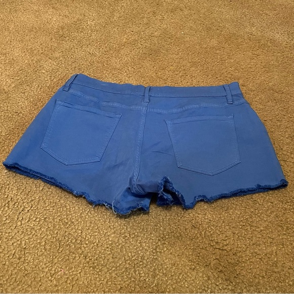 FRAME Le Cutoff Short in Coastal Blue - Picture 4 of 6